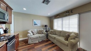 TV - Driftwood Landing 13- Isles of Capri Vacation Resort. (Naples)