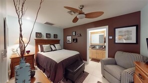 1 bedroom, WiFi, bed sheets - Driftwood Landing 14- Isles of Capri Vacation Resort. (Naples)