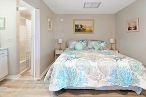 1 bedroom, WiFi, bed sheets - Driftwood Landing 15- Isles of Capri Vacation Resort. (Naples)