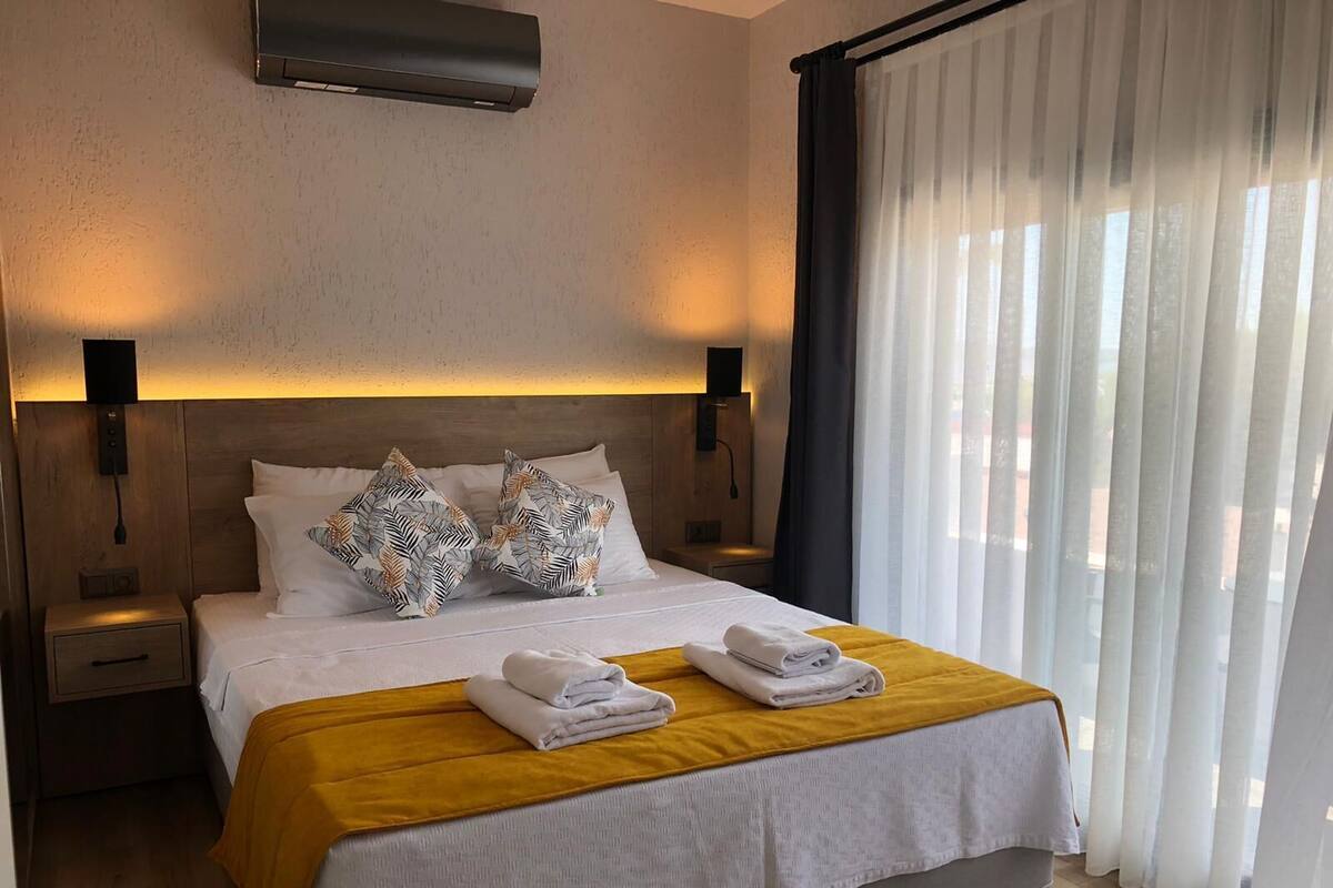 Sea View Room | Khu vực làm việc phù hợp cho laptop, màn/rèm cản sáng