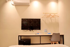 Down comforters, desk, laptop workspace, free WiFi