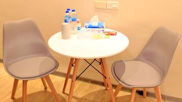 Coin salon dans le hall