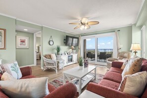 Living area - 3 bedroom oceanfront condo on 1st floor with elevator. Pool. (North Myrtle Beach)