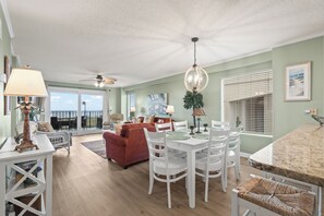 Dining - 3 bedroom oceanfront condo on 1st floor with elevator. Pool. (North Myrtle Beach)