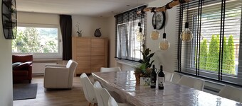 Große,und Luxe Renovierte Wohnung mit Sauna/garten, Garage und Kinderspielplatz