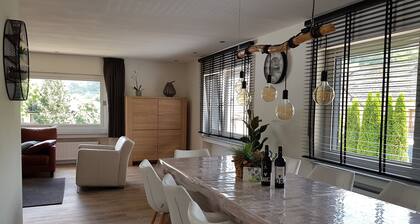 Große,und Luxe Renovierte Wohnung mit Sauna/garten, Garage und Kinderspielplatz