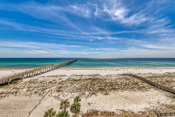 On the beach - 6th-floor open condo with great views - close to dining (Navarre Beach)
