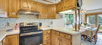 15 Mi to Duluth: Lake Superior Beachfront Home!