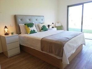 3 bedrooms, iron/ironing board, travel cot, free WiFi