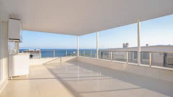 Penthouse, 2 habitaciones, vista al mar | Terraza o patio