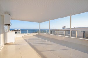 Ático, 2 habitaciones, vistas al mar | Terraza o patio