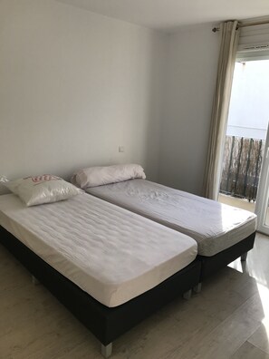 3 bedrooms, iron/ironing board