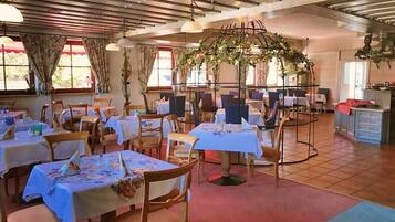 Colazione a buffet a pagamento, servita tutte le mattine
