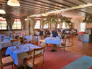 Desayuno buffet todos los días (con cargo) 