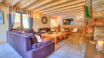 Fernseher, Kamin, DVD-Player, Tischtennisplatte