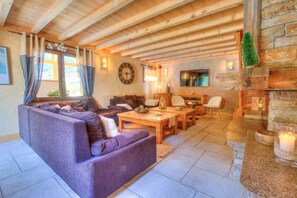 Fernseher, Kamin, DVD-Player, Tischtennisplatte