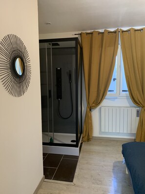 4 chambres, fer et planche à repasser, Wi-Fi