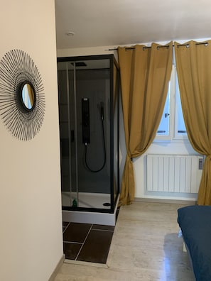 4 chambres, fer et planche à repasser, Wi-Fi