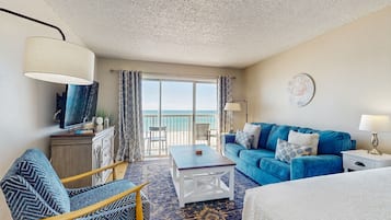 TV, lettore DVD, libri, videoteca