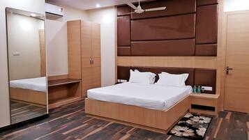 Basic Suite | 1 bedroom, desk, laptop workspace, free WiFi