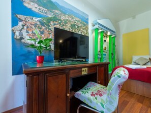 Studio (Comfort Studio) | Living room | TV - Apartments Studio Dubrovnik Beach Area (Dubrovnik)