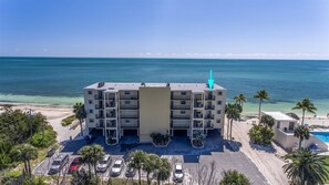 Exterior - Million Dollar View updated 2bed/2bath beachfront condo with shared pool & stunning water views (Marathon)