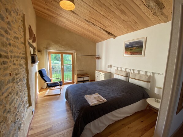 2 quartos, ferros/tábuas de passar roupa, Wi-Fi de cortesia