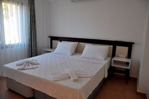 Individually furnished, desk, soundproofing, free WiFi - The Mara Suite (Bodrum)