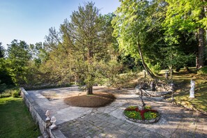 المنطقة المحيطة بالمنشأة