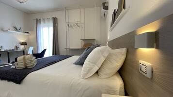 Deluxe-dobbeltværelse | Individuelt design, individuel indretning, skrivebord, lydisolering