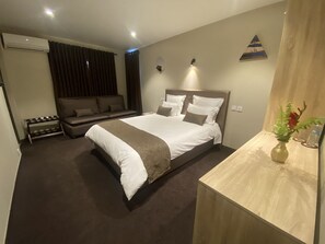 Chambre supérieure double | Minibar, espace de travail pour ordinateurs portables