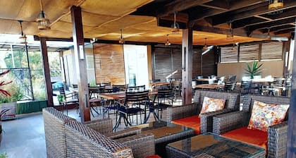 Fly Inn Madagascar Hotel