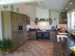 Refrigerador, horno, placa de cocina, lavavajillas
