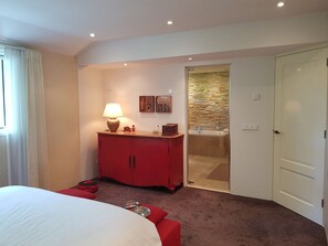 3 chambres, fer et planche à repasser, Wi-Fi, draps fournis