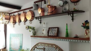 KĂŒhlschrank, Mikrowelle, Ofen, Herdplatte