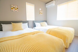 3 dormitoris, escriptori, planxa i posts de planxar i wifi gratuïta 