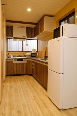 Fridge, microwave, stovetop, cookware/dishes/utensils