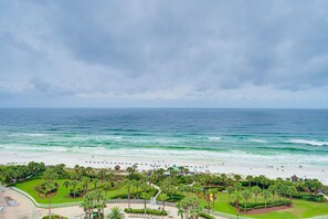 On the beach - MAKE OFFER JULY 5-10 Stunning Gulf Views, 3 Bed 3 Bath Silver Shells Resort (Destin)