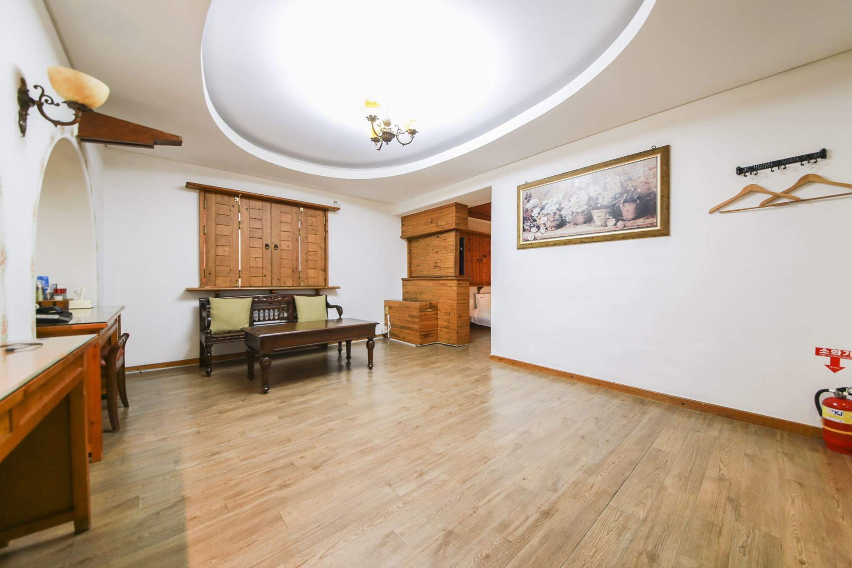 luxury room | living area | flat-screen tv, computer