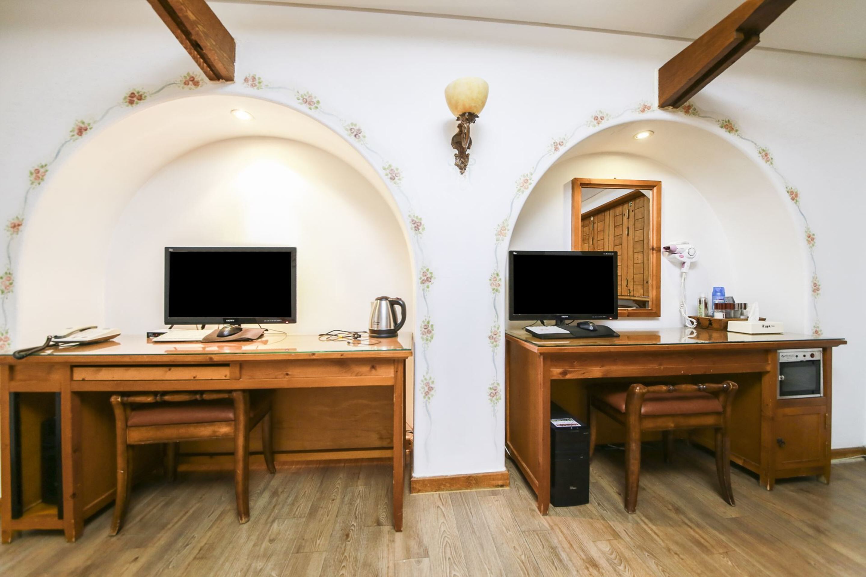 luxury room | living area | flat-screen tv, computer