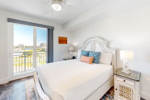 4 makuuhuonetta, silitysrauta/-lauta, internet, vuodevaatteet