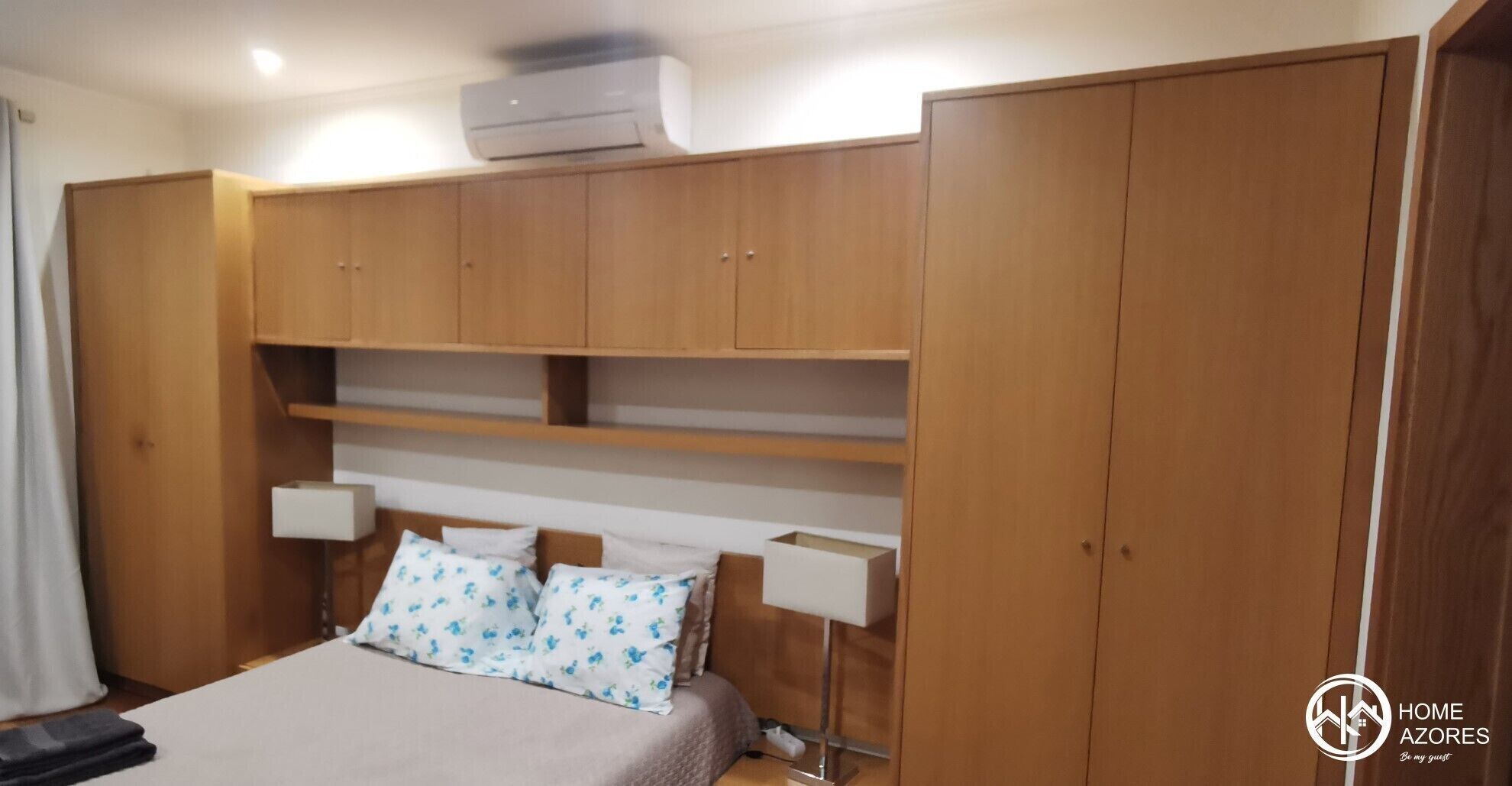 2 Schlafzimmer, Schreibtisch, Bügeleisen/Bügelbrett, Reisekinderbett