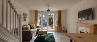Peaceful terrace house with allocated parking bay - Pass the Keys