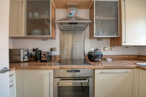 Kühlschrank, Mikrowelle, Ofen, Toaster