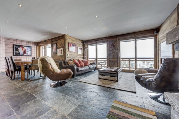 Televisión y reproductor de DVD 