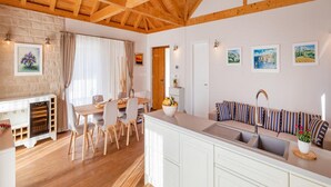 別墅 (Two-Bedroom Villa with Pool) | 客廳