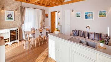 Villa (Two-Bedroom Villa with Pool) | Vardagsrum