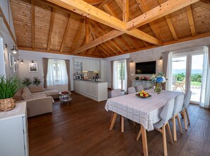 Biệt thự (Two-Bedroom Villa with Pool) | Phòng ăn