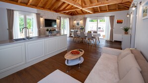 別墅 (Two-Bedroom Villa with Pool) | 餐廳