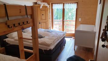 3 bedrooms, free WiFi, bed sheets